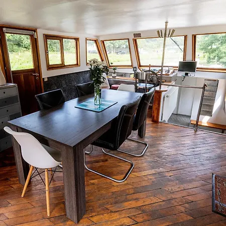 Nuit Insolite A Bord D'une Peniche, 6 Personnes * Bergues