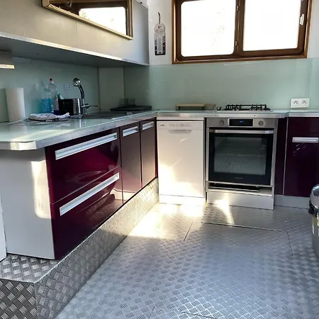 Nuit Insolite A Bord D'une Peniche, 6 Personnes Bergues