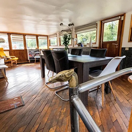 Nuit Insolite A Bord D'une Peniche, 6 Personnes * بيرج