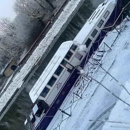 Nuit Insolite A Bord D'une Peniche, 6 Personnes بيرج