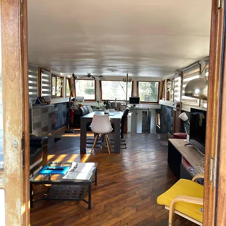 Nuit Insolite A Bord D'une Peniche, 6 Personnes * بيرج