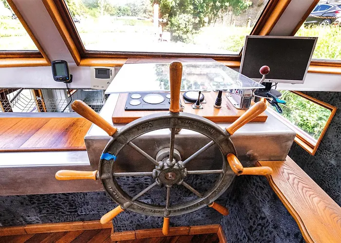 Nuit Insolite à Bord D'une Péniche, 6 Personnes Bergues