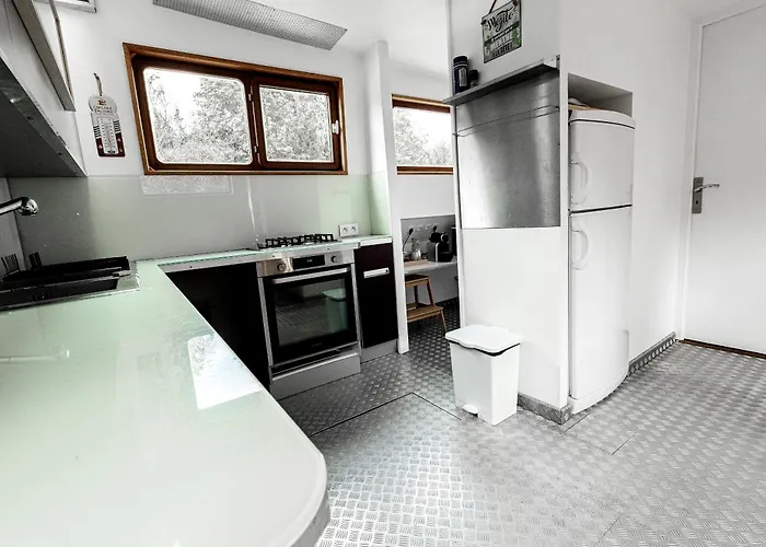 Nuit Insolite à Bord D'une Péniche, 6 Personnes