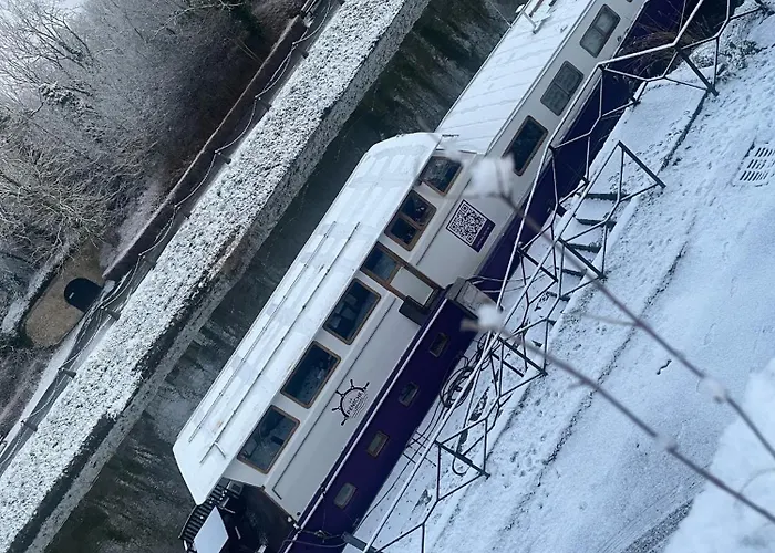Nuit Insolite A Bord D'une Peniche, 6 Personnes Bergues
