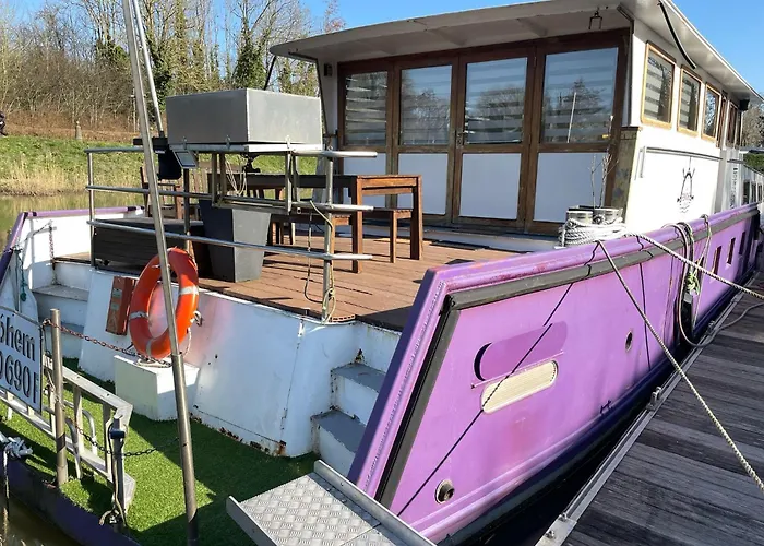 Botel Nuit Insolite A Bord D'une Peniche, 6 Personnes *