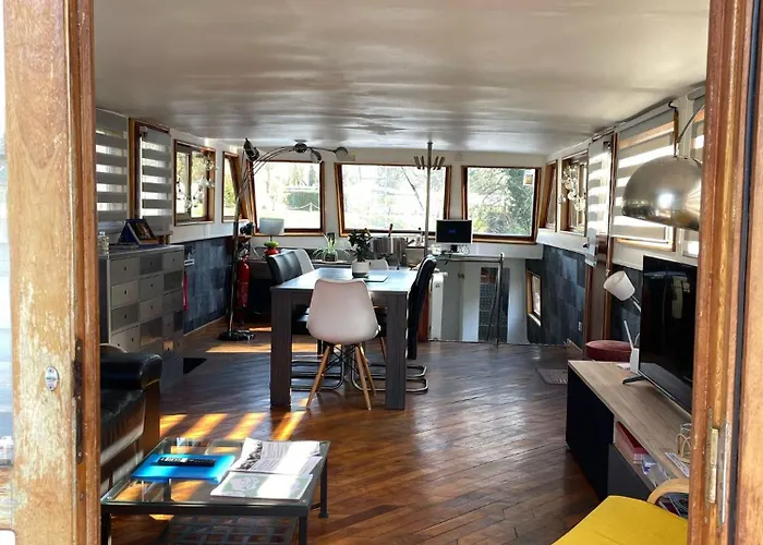 Nuit Insolite à Bord D'une Péniche, 6 Personnes * Bergues