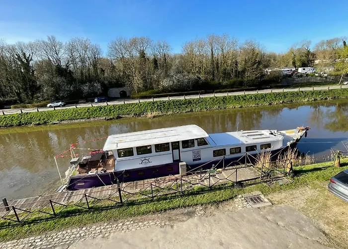 Botel Nuit Insolite A Bord D'une Peniche, 6 Personnes Bergues
